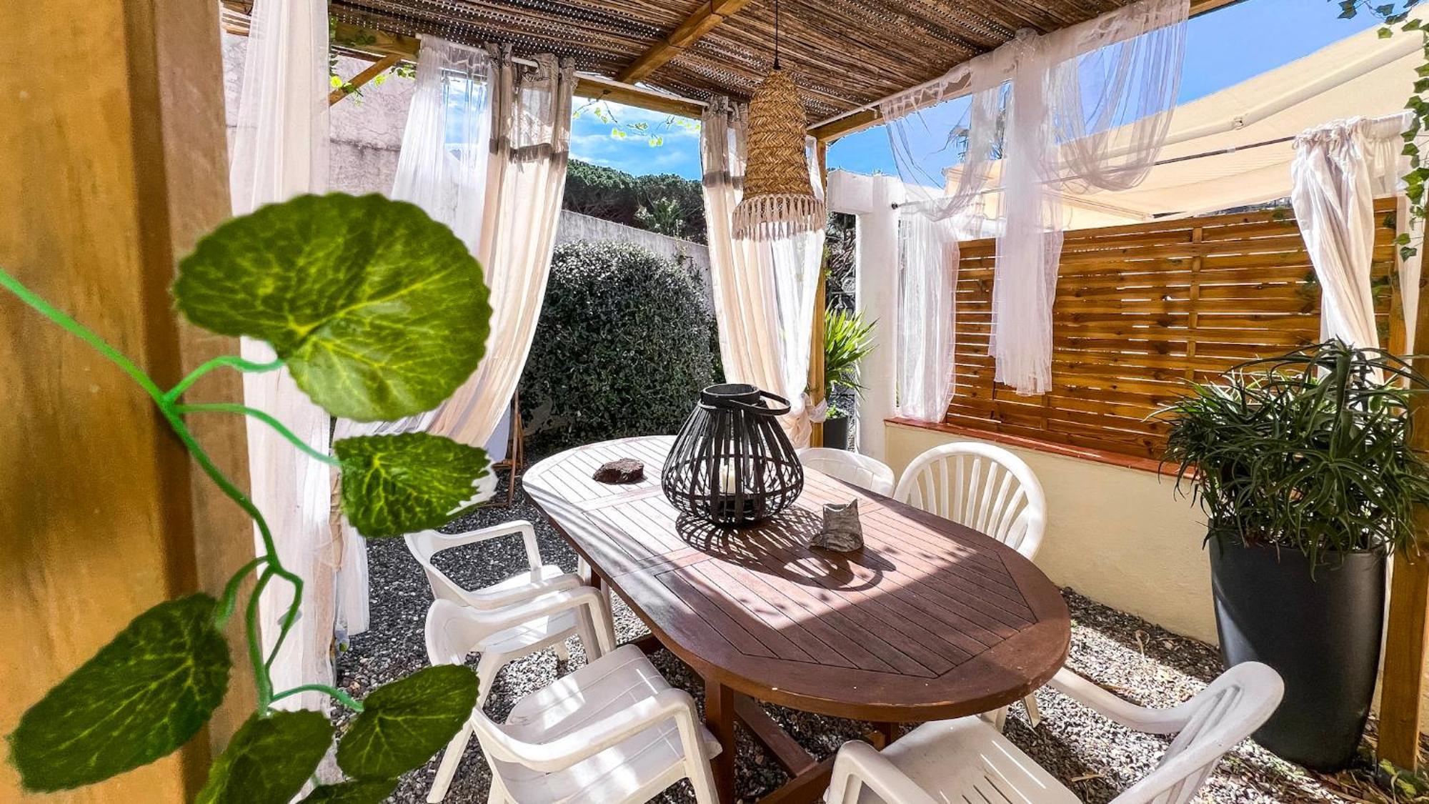 Reve D'Azur: Beachfront Villa with Shared Pool and BBQ Terrace Sainte-Maxime Exterior photo