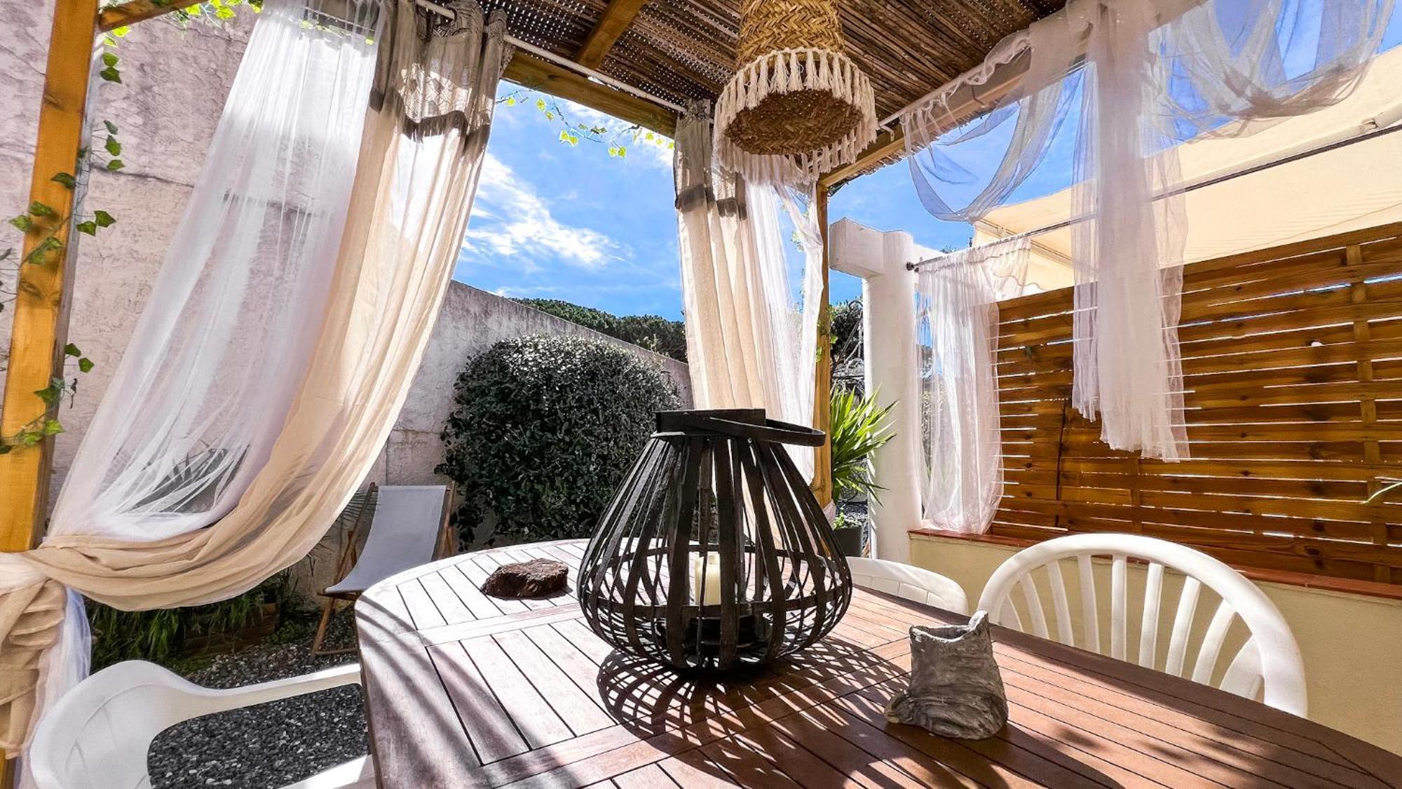 Reve D'Azur: Beachfront Villa with Shared Pool and BBQ Terrace Sainte-Maxime Exterior photo