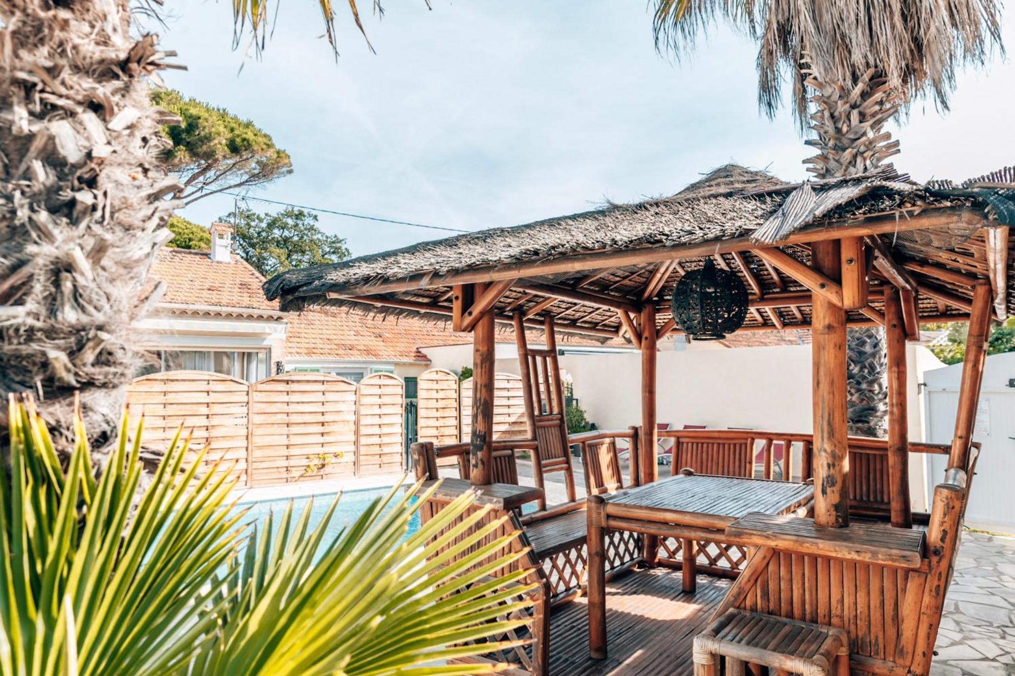 Reve D'Azur: Beachfront Villa with Shared Pool and BBQ Terrace Sainte-Maxime Exterior photo