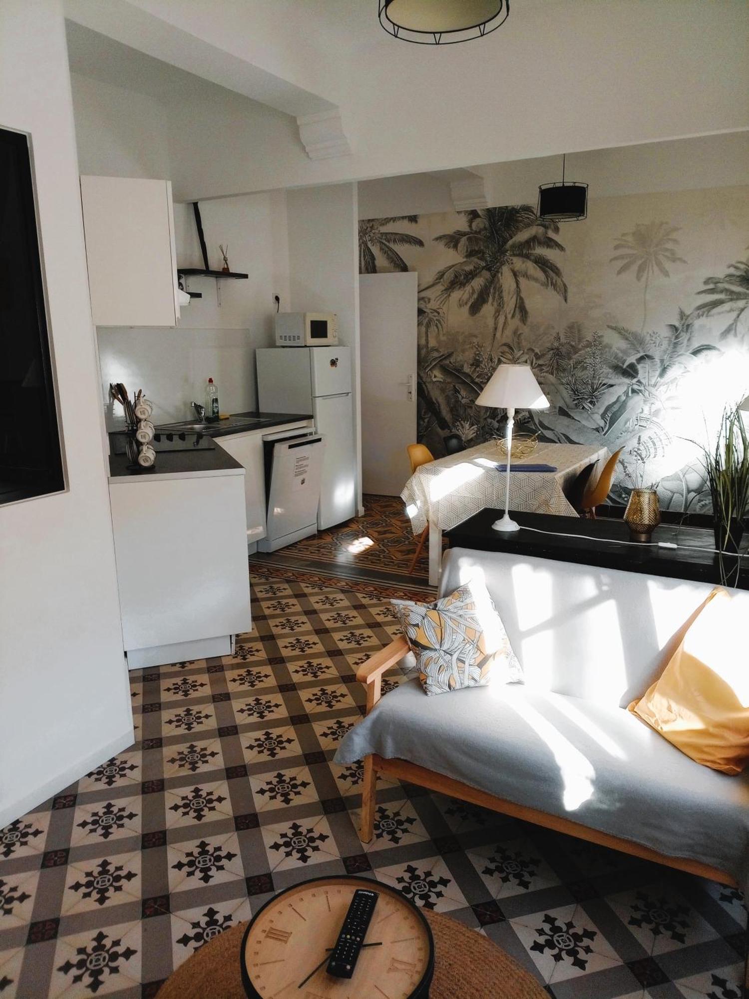 Reve D'Azur: Beachfront Villa with Shared Pool and BBQ Terrace Sainte-Maxime Exterior photo